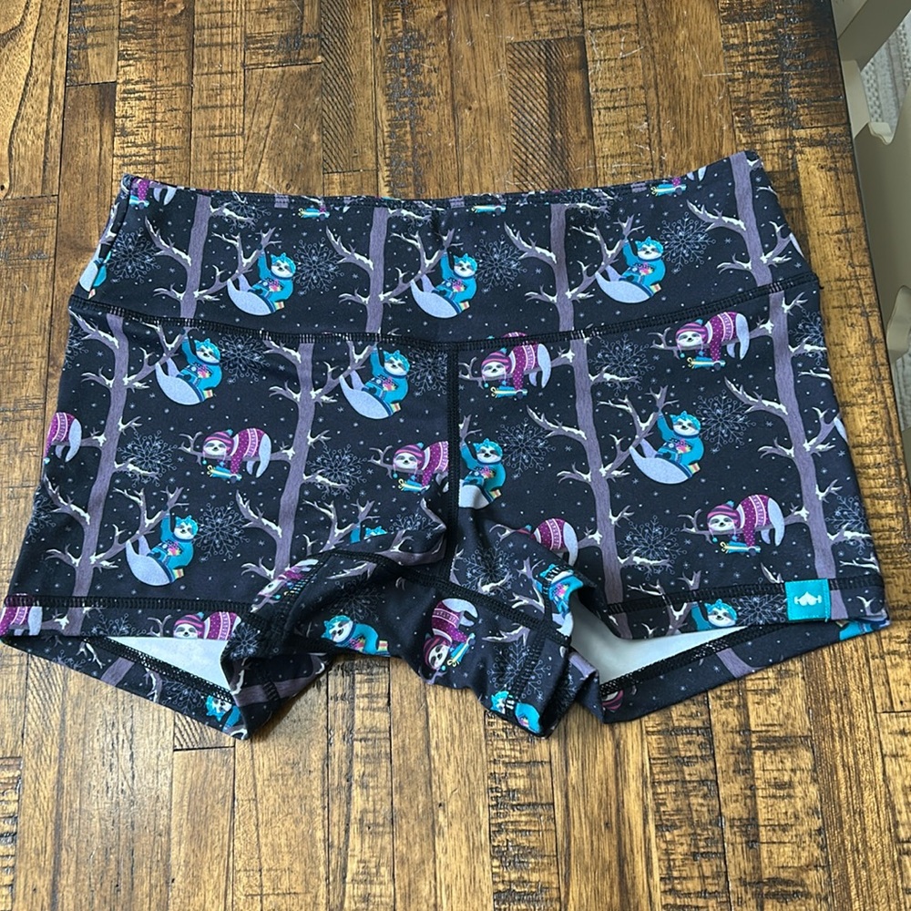 WODBOTTOM shorties 3” size M X-MAs retired print